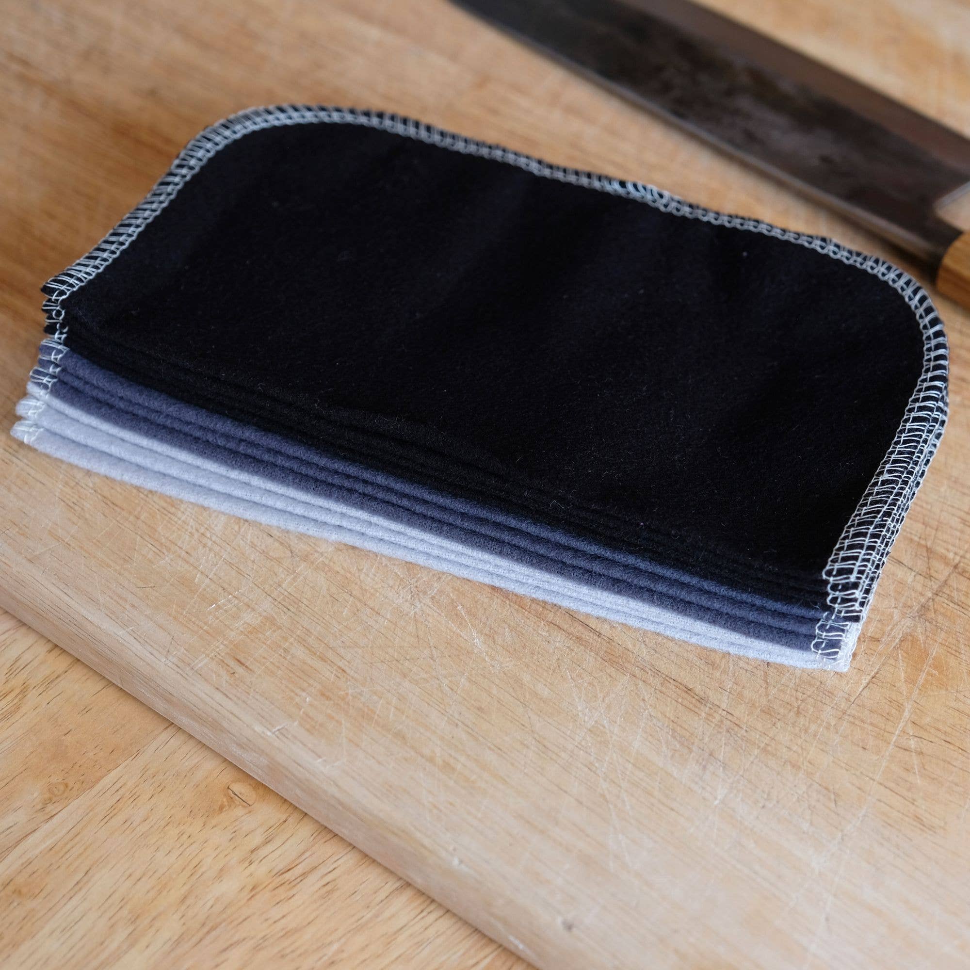 Cloth Wipes: Black / 10pk